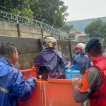 Brimob PMJ Siaga Banjir Rawa Terate, Pastikan Warga Aman