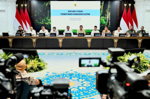 Wapang TNI dan Kasum TNI Hadiri Konferensi Pers Satgas Penertiban Kawasan Hutan