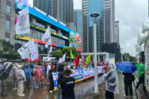 Brimob Batalyon C Pelopor Layani Aksi Damai di Kantor Nike dan Adidas Jakarta Selatan