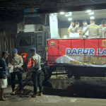 Dapur Lapangan Brimob PMJ Bantu Warga Banjir Cikarang Utara