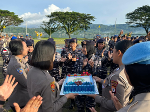 Kowal Kodaeral IX Rayakan HUT Ke-63, Polwan Polda Maluku Beri Kejutan