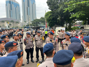 Brimob Batalyon C Pelopor Melayani Penyampaian Aspirasi Masyarakat di Sekitar Monas