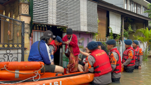 Brimob Batalyon C Pelopor Gerak Cepat Evakuasi Banjir Puri Kartika