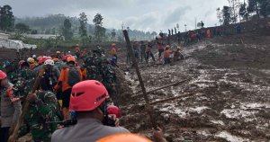 Brimob Polda Jabar Intensifkan Pencarian Korban Longsor Pasirlangu