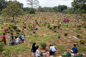 TPU Jatisari Ramai Peziarah Jelang Ramadan 1447 Hijriah