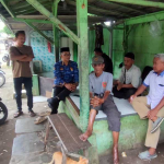 Lurah Ciketing Udik Jemput Warga Lansia Tersesat di Bogor