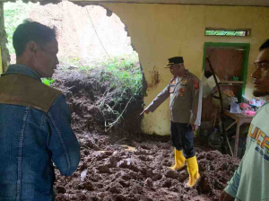 Longsor Pangalengan Tewaskan Dua Balita, Rumah Kontrakan Rata Dihantam Tanah