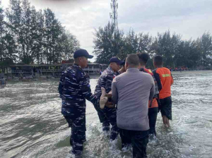 Tim Gabungan Basarnas dan Pos TNI AL Lampulo Temukan Korban Tenggelam di Pantai Ulee Lheue