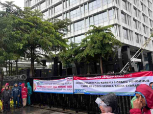 Batalyon C Pelopor Satbrimob Berikan Layanan Humanis Kawal Aksi di Graha Pertamina