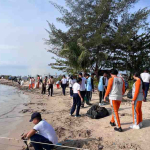 Lanal Dabo Singkep Bersihkan Pantai Sekop