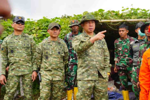 Panglima TNI Tinjau Longsor Cisarua