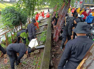 Gegana Brimob Perkuat Aksi Jaga Jakarta Bersih
