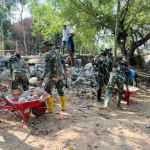 TNI AD Bangun Jembatan Perintis Garuda Padang