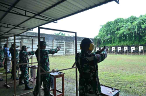Lanud Sjamsudin Noor Asah Profesionalisme Lewat Latihan Menembak