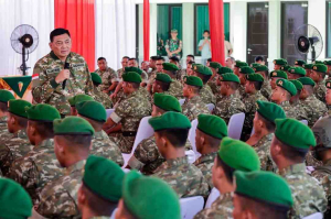Menhan dan Wapanglima TNI Tinjau Yonif 852