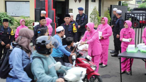 Brimob Gegana Tebar Takjil, Tebar Kedekatan