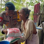 Brimob Antar Berkah Ramadan ke Sukalaksana