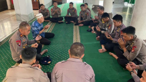 Masjid Cikini Hangat Sambut Brimob
