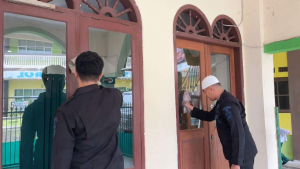 Jumat Peduli, Batalyon B Pelopor Satbrimob Bersihkan Masjid