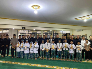 Brimob Berbagi Ramadan, Yatim Tersenyum di Kwitang