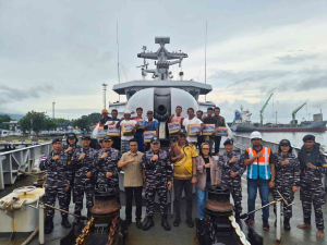TNI AL Perkuat Kedekatan Lewat Baksos Nelayan Maumere