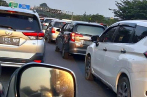 Tol Cipali Padat, Antrean Panjang di Km 110 Jelang Puncak Mudik