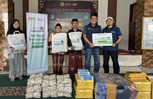 Bantuan Perlengkapan Ibadah Jaga Semangat Santri Tegal Pascabencana