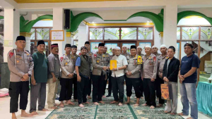 Brimob B Asri-kan Makam Jayakarta