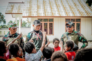 Koops TNI Papua Berbagi Kasih di Panti Asuhan Mimika