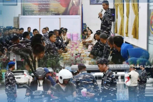 Lanal Sibolga Tebar Takjil, Hangatkan Ramadan