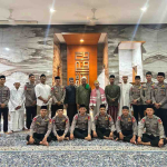 Brimob Batalyon C Tarawih Keliling, Dekatkan Polisi dan Warga
