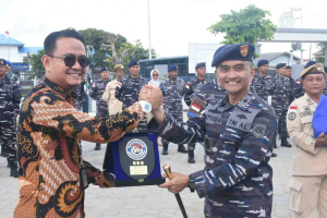 Prajurit Lanal Bintan Terima Paket Lebaran