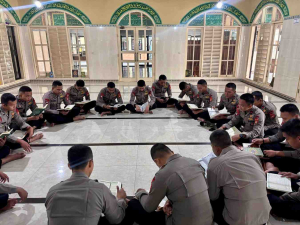 Brimob Awali Tugas Ramadhan dengan Tadarus Pagi