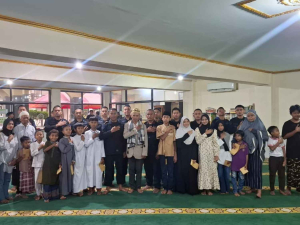 Brimob Polda Metro Jaya Tebar Kepedulian Ramadan di Masjid At-Taubah