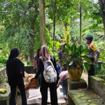 Brimob Kendalikan Wisata Ragunan Saat Lebaran