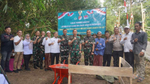 TNI Bangun Jembatan dan Bedah Rumah Warga
