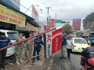 Reklame Ilegal Bekasi Selatan Ditertibkan