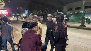 Patroli Brimob Bekasi Redam Tawuran Dini Hari