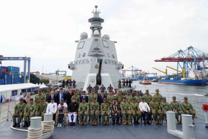 Panglima TNI Tinjau KRI Canggih Baru