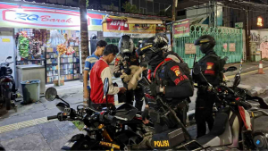Patroli Gabungan Brimob Jaktim Tekan Tawuran dan Kejahatan Jalanan
