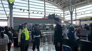 Brimob Amankan Stasiun Bekasi, 14 Ribu Lebih Pergerakan Penumpang di Arus Balik Lebaran 2026