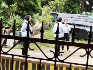 Petugas KSP Sada Indo Utama Tampak Mendatangi Rumah Nasabah