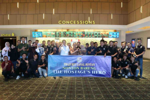 Danlanal Bintan Nobar Film “The Hostage’s Hero”, Tanamkan Nilai Kepahlawanan pada Prajurit