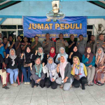 Polsek Koja Salurkan 300 Nasi Box Lewat Program Jumat Peduli di Tugu Utara