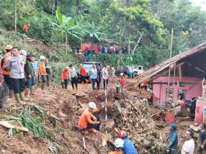 Korban Longsor Sumedang Ditemukan, Pencarian Intensif Libatkan Tim Gabungan