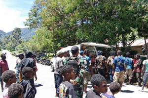 TNI dan Polri Evakuasi Jenazah Warga dari Kalome ke Nioga