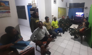 Patroli Siskamling Cakung Perkuat Sinergi TNI, Polri dan Warga