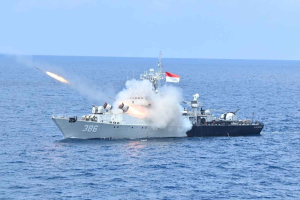 Panglima TNI Dampingi Menhan Tinjau Latihan Gabungan, Sasaran Eks KRI Dihancurkan di Karimunjawa