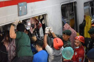 Kodam Jaya Turunkan 156 Personel, Evakuasi Cepat Korban Tabrakan KA di Bekasi Timur
