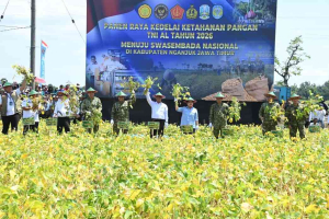 Panglima TNI dan Mentan Panen Raya Kedelai di Nganjuk, Dorong Swasembada Pangan